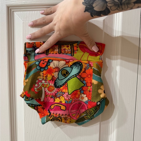 Alien Patterned Custom Shorts - Picture 2 of 3